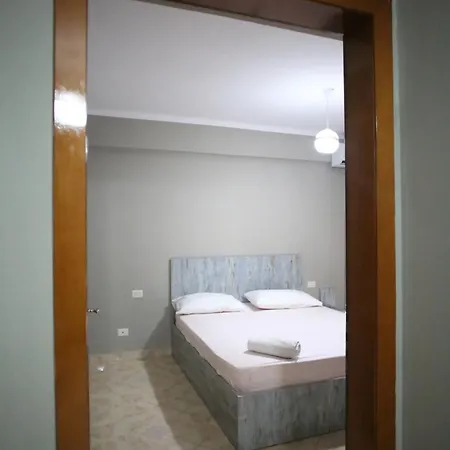 Center Apartment *
